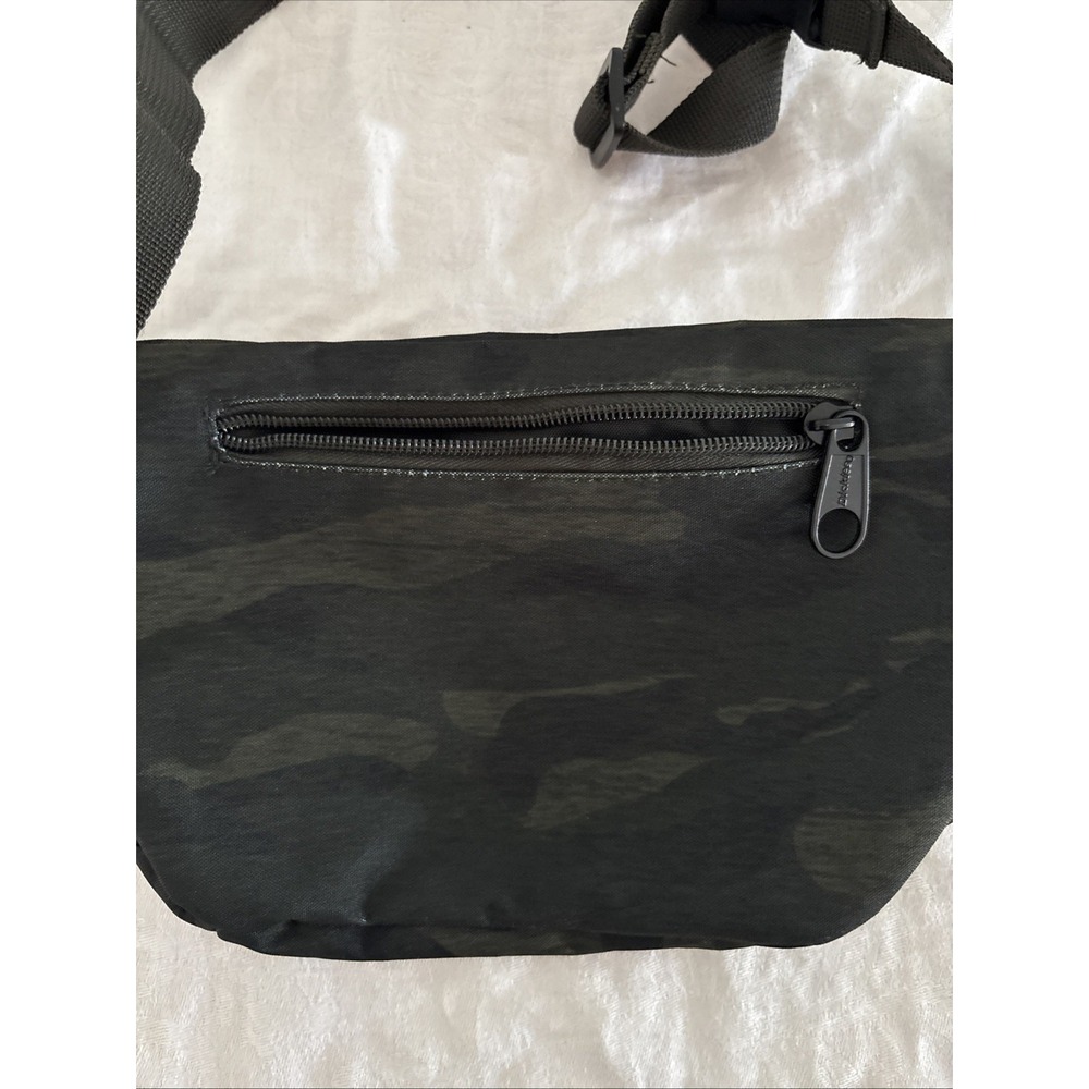 Dickies Fanny Pack Camouflage Pattern With Three Zipper Compartments - Picture 5 of 8